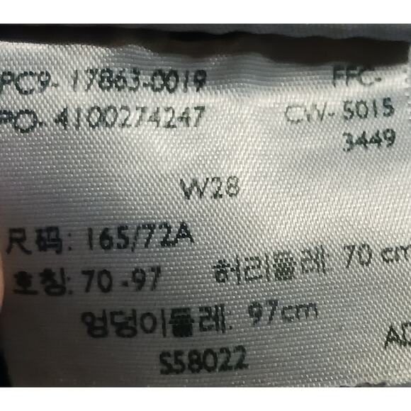 Levi's Strauss Womens Dark Wash Low-Rise Stretch Denim Cuffed Bermuda  28Wx9L - Picture 8 of 9